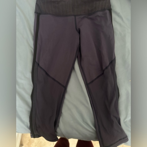 Lululemon Race With Grace Crop Cadet Blue Stripe Size 6 - Picture 2 of 3